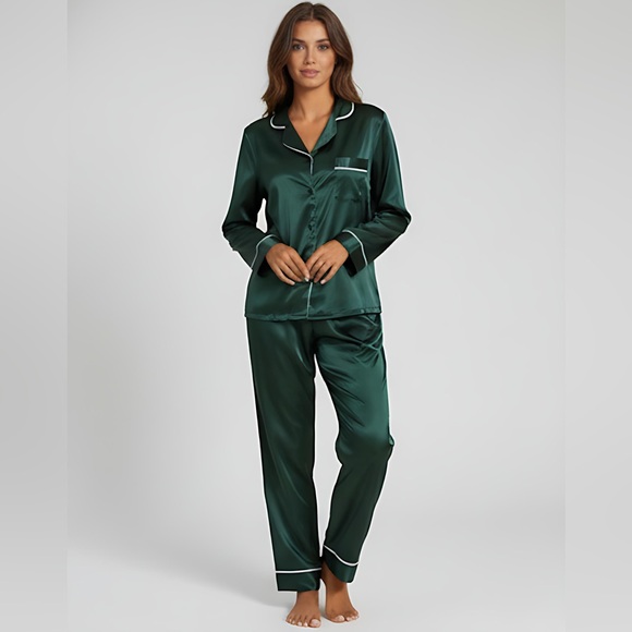 Lapel Collar Satin PJ Set / Pyjama Set Emerald Green - Picture 1 of 8